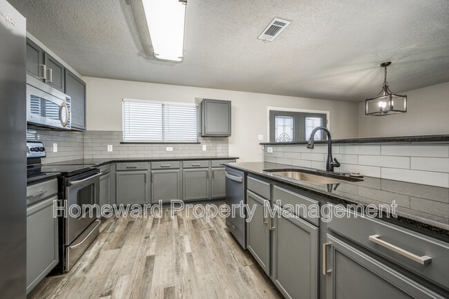 Foto del edificio - 121 Thoroughbred Dr