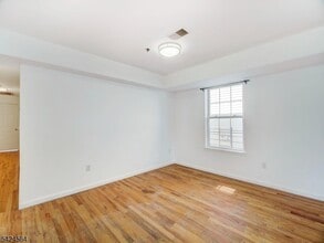 Building Photo - 54 Bragaw Ave