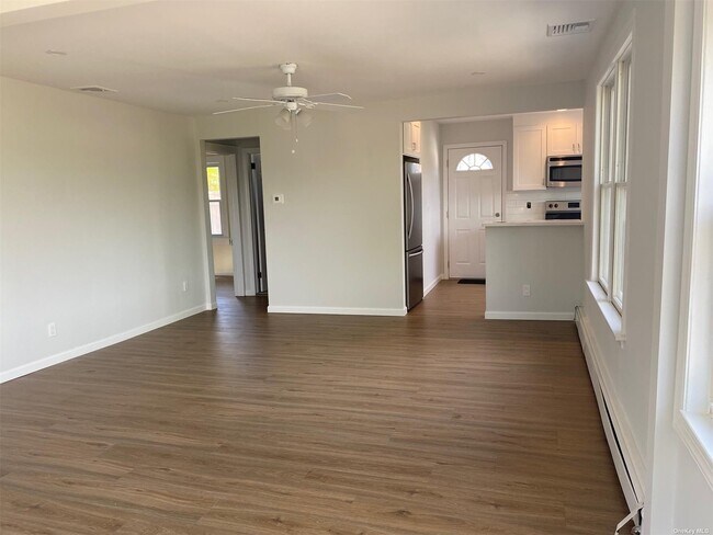 Building Photo - 49 Swan River St