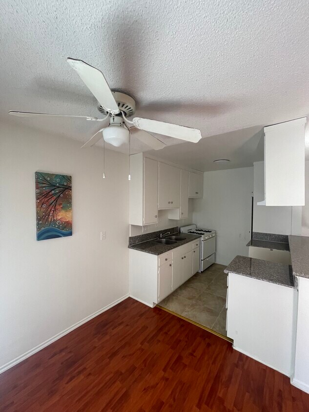 Foto principal - 12750 Venice Blvd