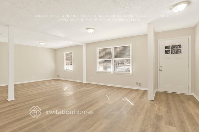 Foto del edificio - 2400 Lansdowne Ct NW