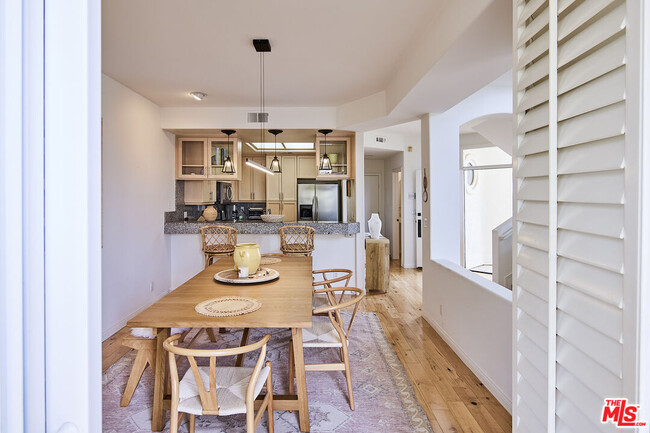 Building Photo - 6453 Zuma View Pl