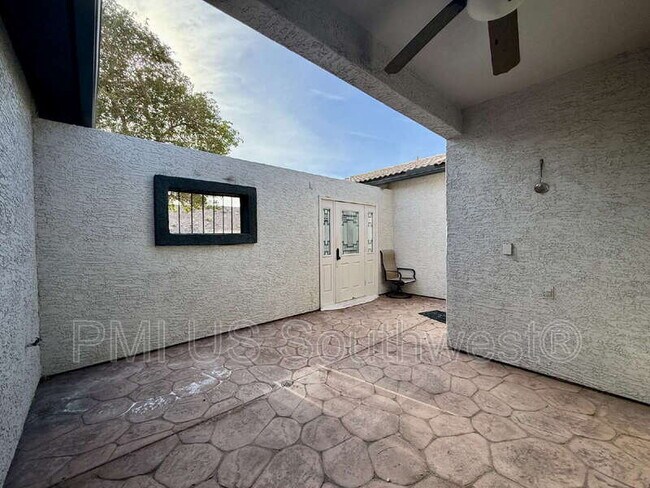 Foto del edificio - 2917 Desert Vista Dr