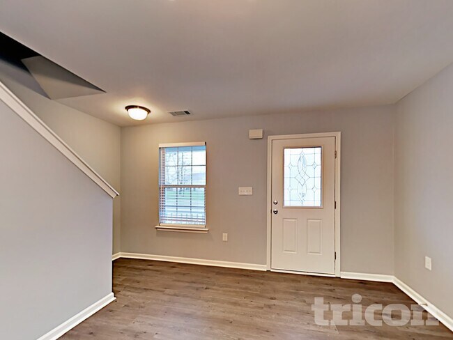 Foto del edificio - 311 Lind Point Ln