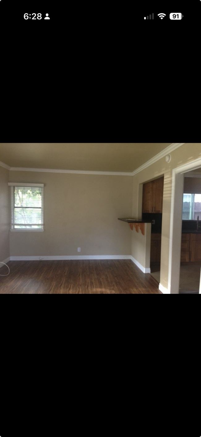 Building Photo - 1308 N Hollywood Way