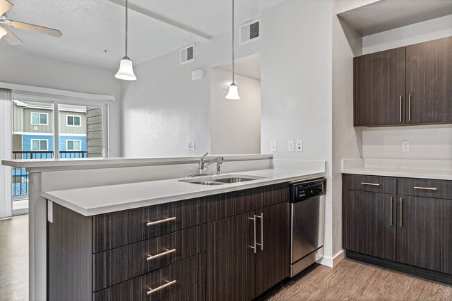 Building Photo - Quail Point Apartments