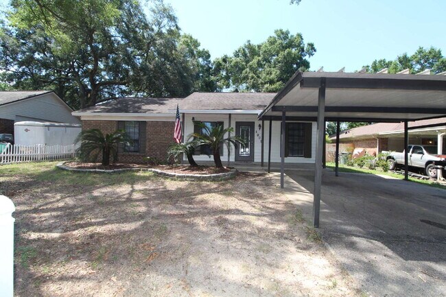 Foto del edificio - Updated 3/2 Brick Home in Northeast Pensac...