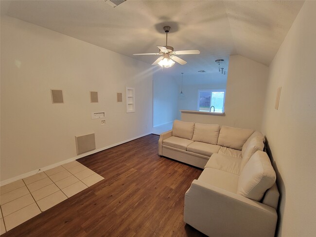Building Photo - 15010 Sparks Ct