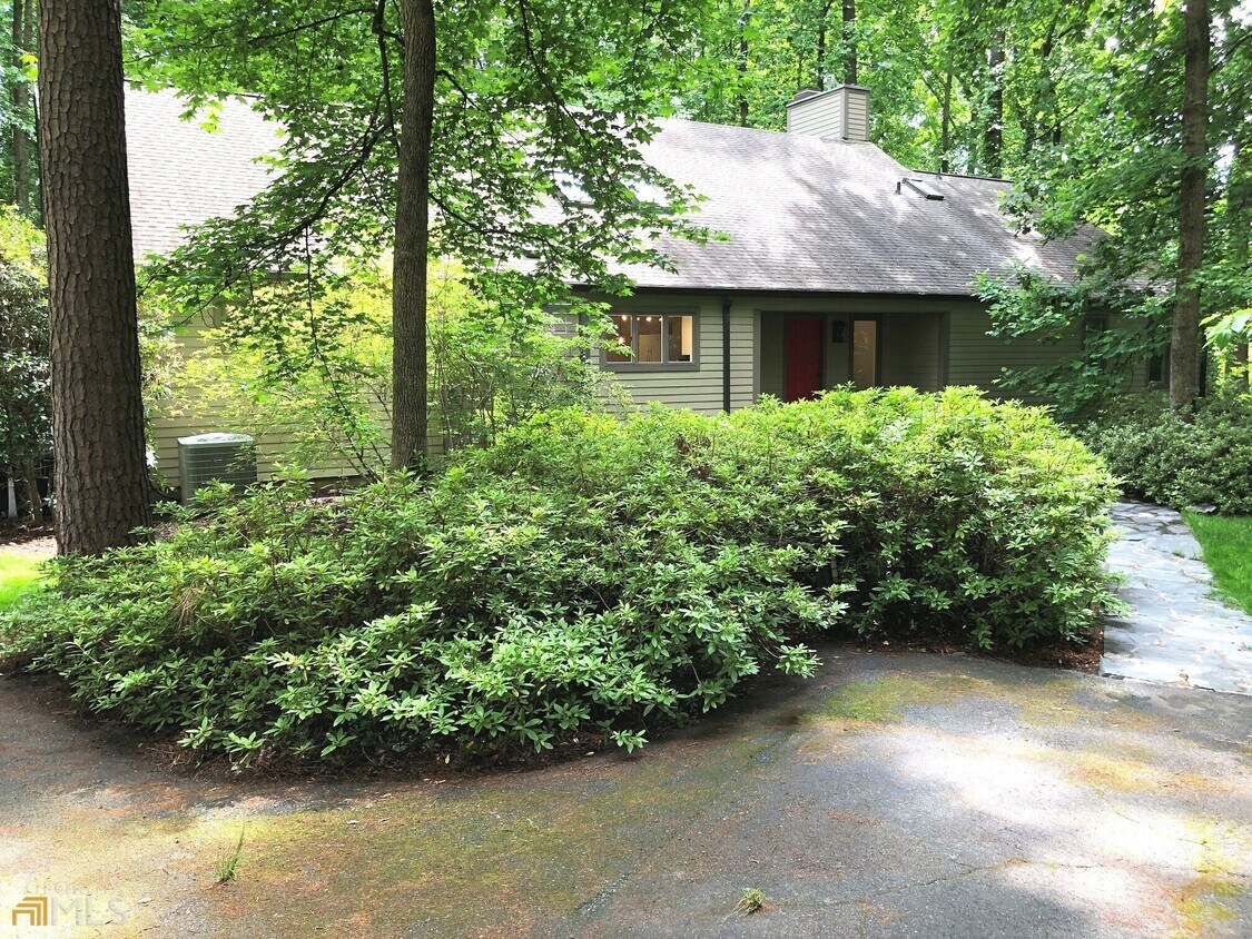 6480 Burdett Dr NW, Atlanta, GA 30328 House Rental in Atlanta, GA