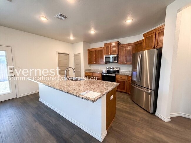 Building Photo - 706 Freedom Cir