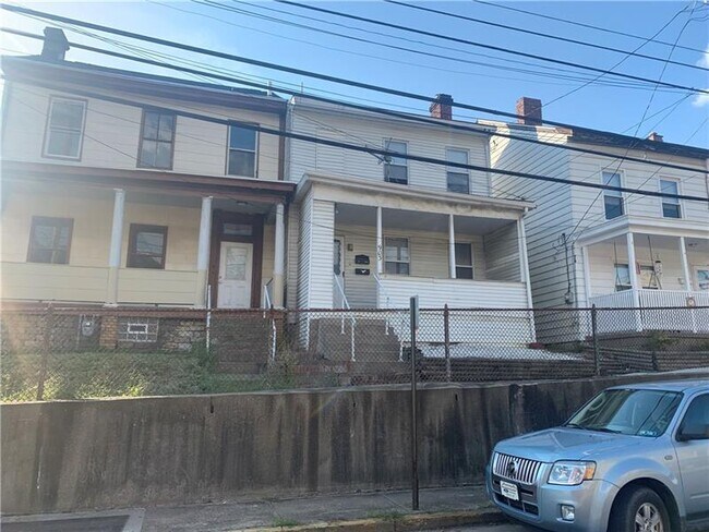 Building Photo - 903 North Ave