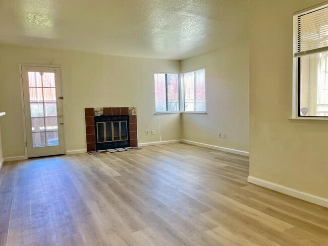 Foto del edificio - 1645 Pyrenees Ave