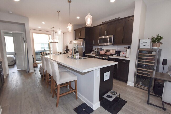 Building Photo - 1812 Mint Ter