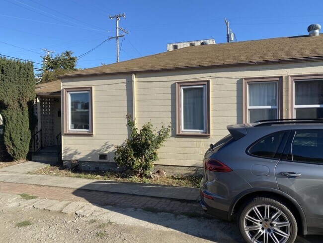 Building Photo - 3769 Penniman Ave