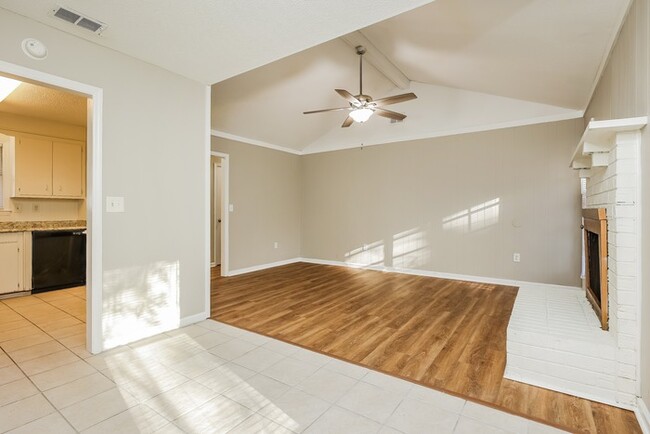 Building Photo - Welcome to Your Ideal Home in Ladson, SC