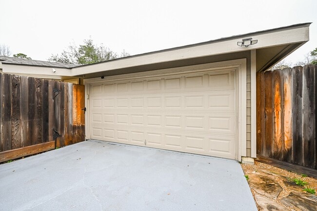 Building Photo - 19414 Dianeshire Dr