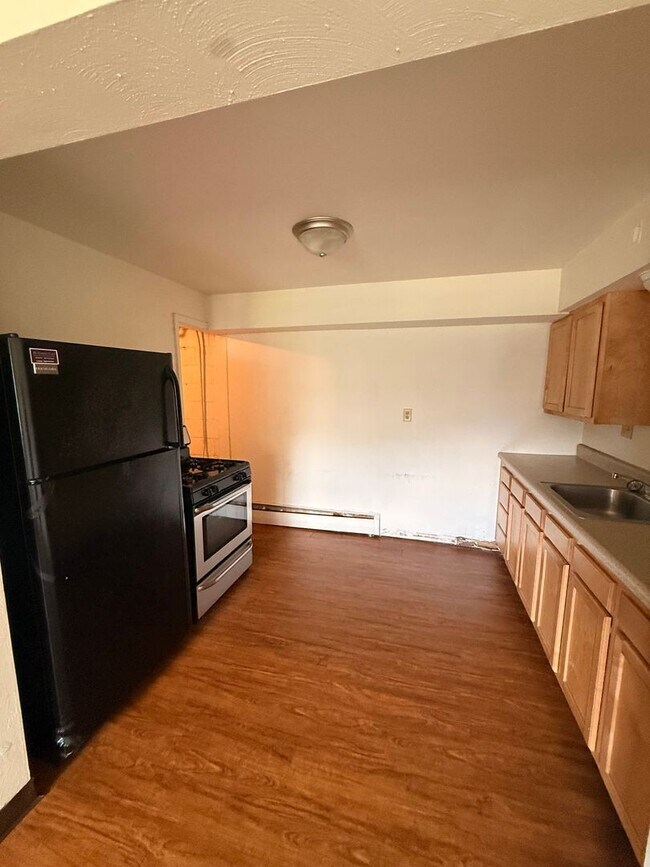 Foto del edificio - 2 Bedroom 1 Bathroom Apartment For Rent!