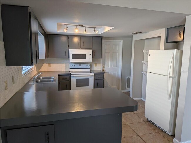 Foto del edificio - 8206 Dedham Dr