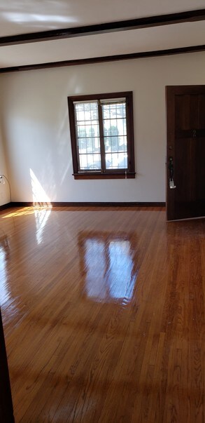 Livingroom - 7806 Rosewood Ave