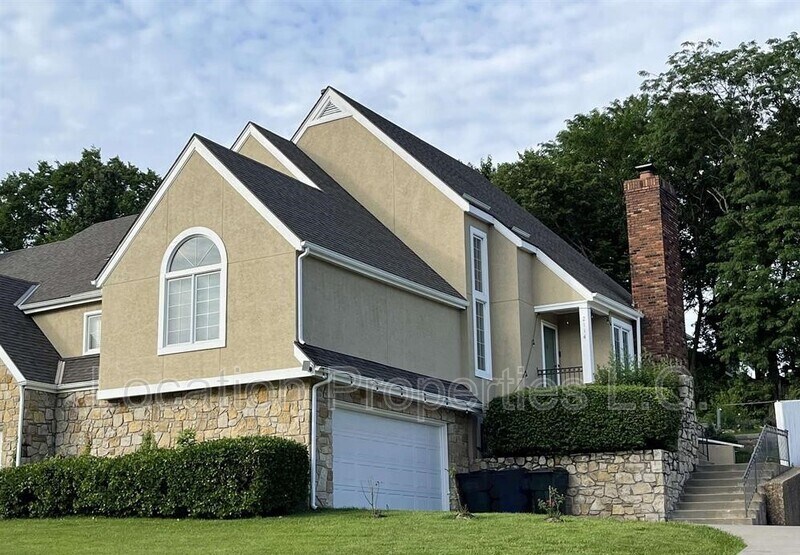 2114 Crossgate Dr, Lawrence, KS 66047 Townhome Rentals in Lawrence KS
