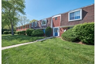 Building Photo - 922 Hoover Village Dr