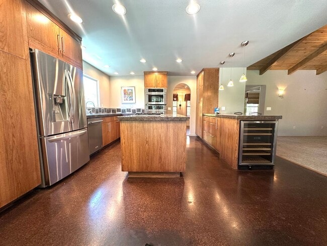 Building Photo - 3450 Sarolou Dr