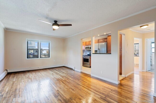 Building Photo - 65 W Broadway