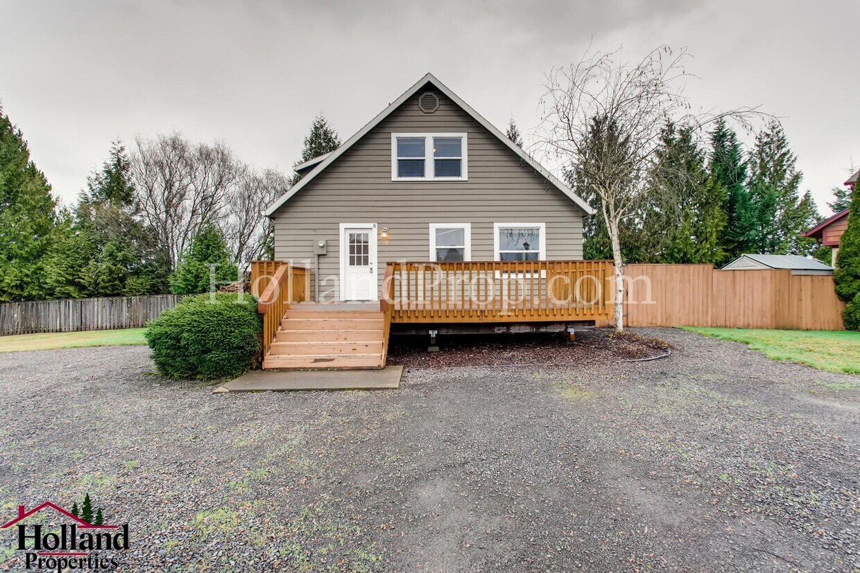 Foto principal - COMING SOON! Charming Country-Style Home i...