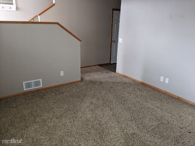 Building Photo - 3 br, 4 bath Townhome - 15657 Eagle Stone Rd