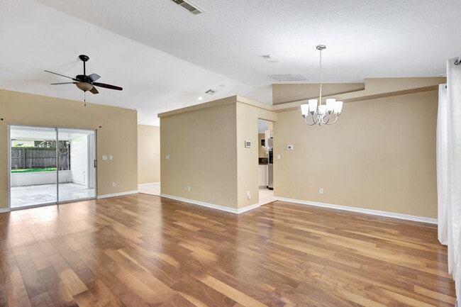 Foto del edificio - 6640 NW Omega Rd