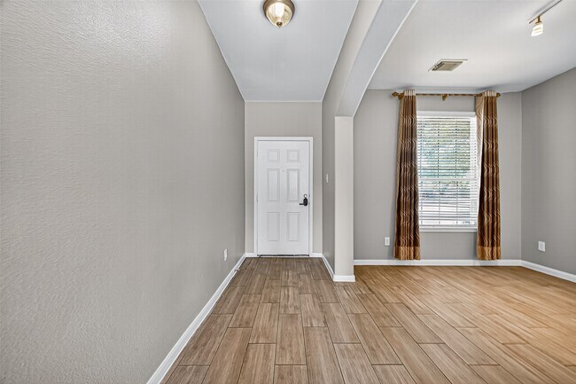 Foto del edificio - 2111 Castle Gardens Ln