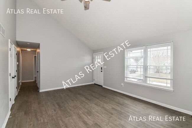 Building Photo - 2 WEEKS FREE RENT IF MOVED IN BY 8/31! Ama...