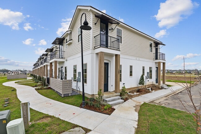 Building Photo - 300 Sandstone Ave