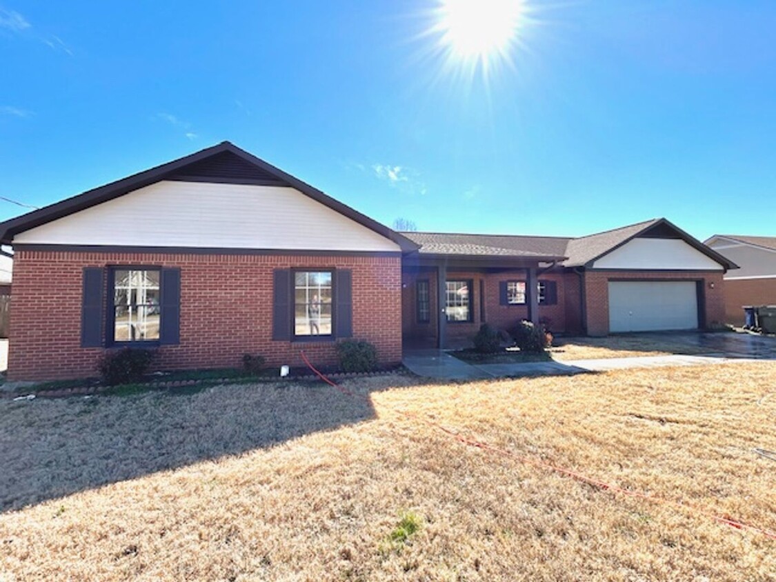 Primary Photo - NEWLY RENOVATED 4 BEDROOM IN HARVEST