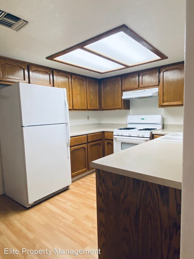 Foto del edificio - 3 br, 2.5 bath House - 247 E Upjohn Ave