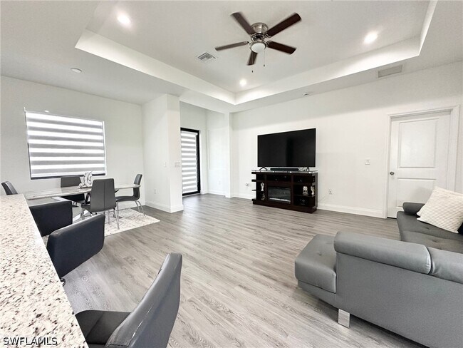 Foto del edificio - 933 Oxford Ave S