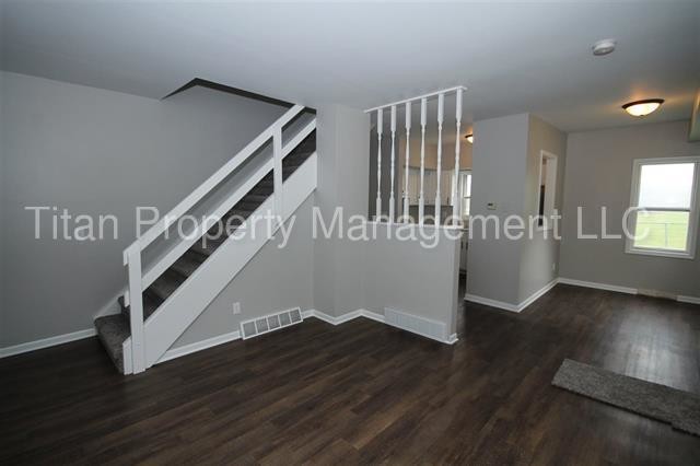 Building Photo - Must See 2 Bedroom-FDL
