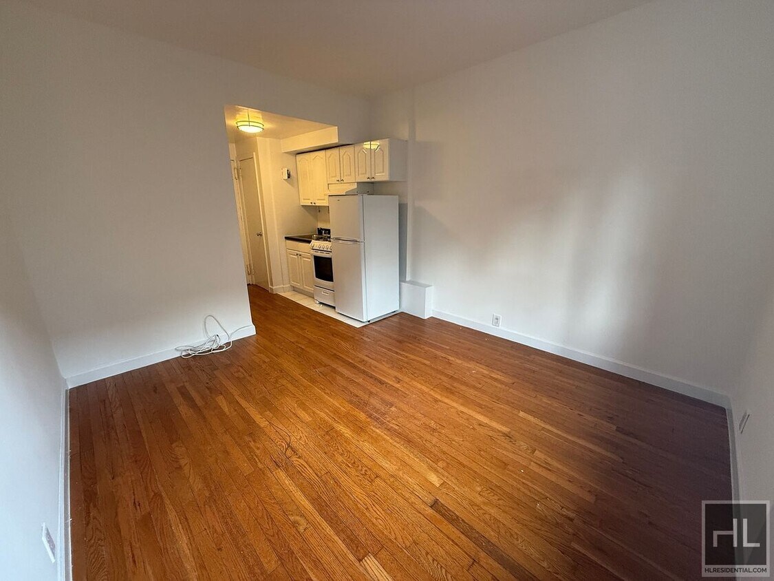 Building Photo - East 61 Street