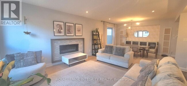 Building Photo - 341 Haliburton Hts