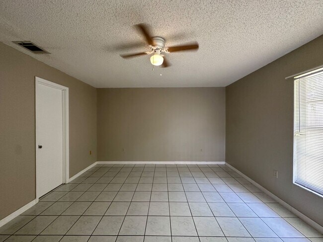Foto del edificio - Renovated Dream at a Realistic Price!