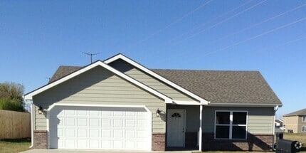 Building Photo - 2724 Buttonwood Dr