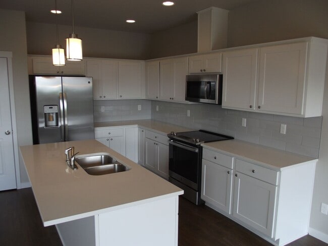 Building Photo - Spacious 4-Bedroom Home Near Philomath Sch...