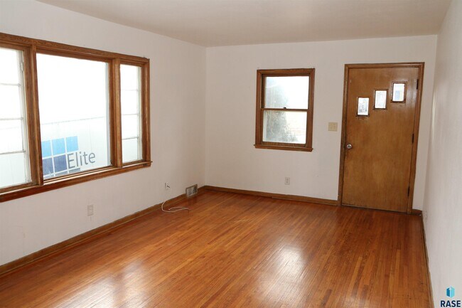 Building Photo - 2416 S Glendale Ave