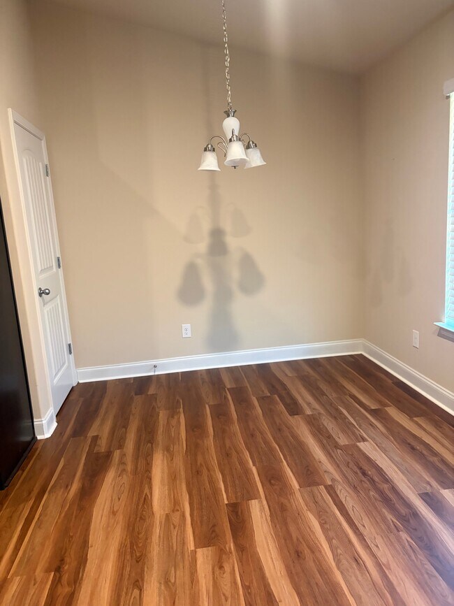 Building Photo - 102 Black Creek Way