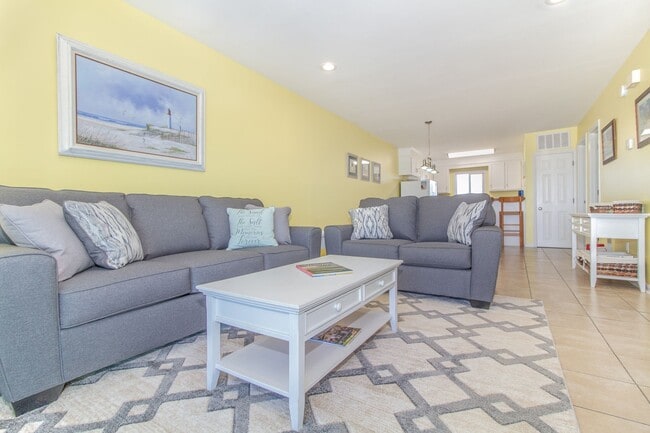 Building Photo - OFF-SEASON FURNISHED RENTAL