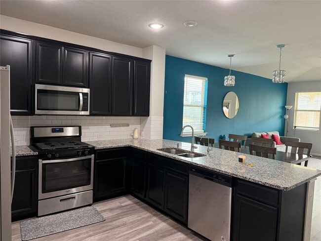 Foto del edificio - 6017 Teodoro Bend