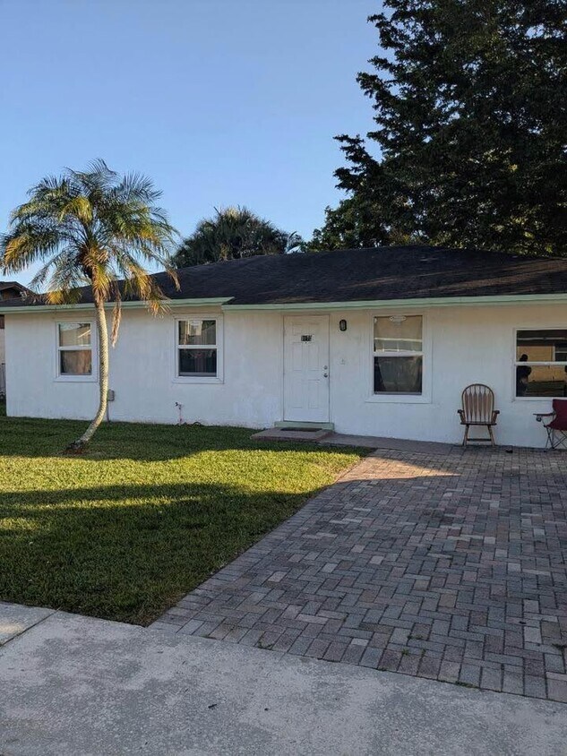 Foto principal - 8170 SW 6th St
