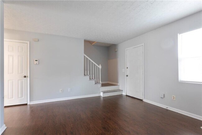 Building Photo - 1441 Springleaf Cir SE