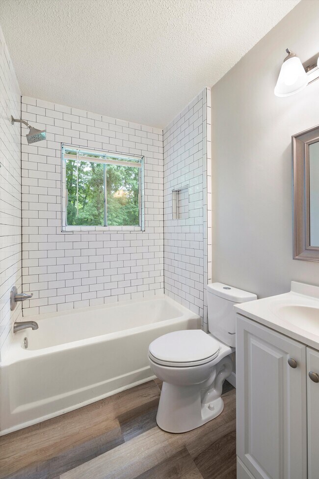 Building Photo - 1383 Meadowood Dr