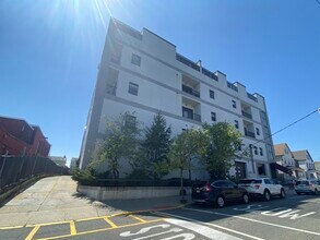 Building Photo - 517 74th St